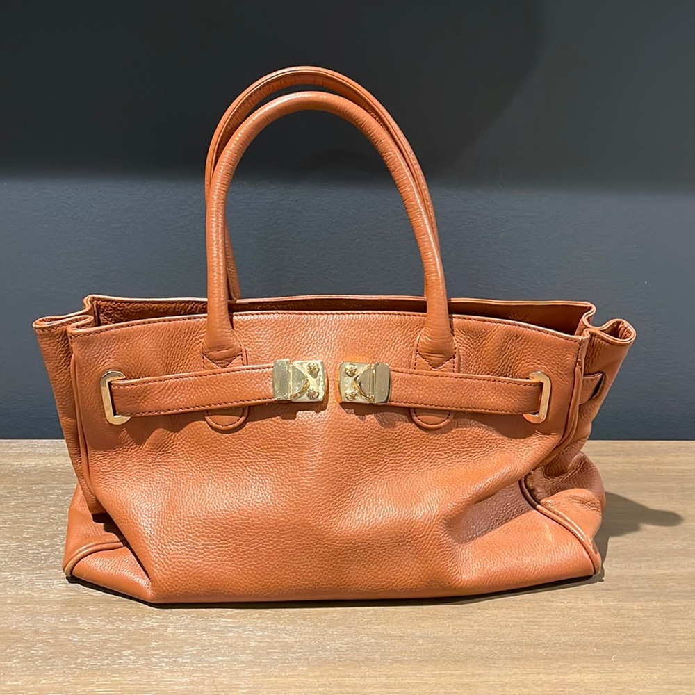 Chestnut leather purse